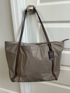 TUMI Voyageur Q Tote